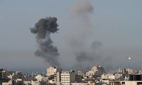 الطيران الحربي الإسرائيلي يقصف موقعين وأرضا زراعية في قطاع غزة